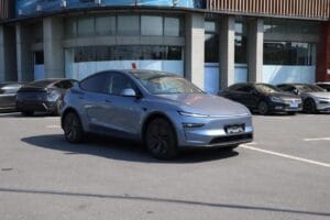 Tesla Model Y 2025 Standard Range plus
