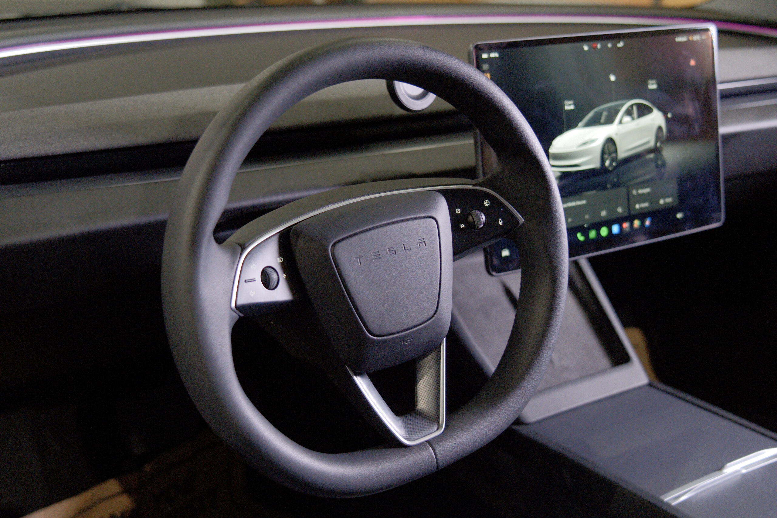 
								Tesla Model 3 2024 Standard Range Plus full									