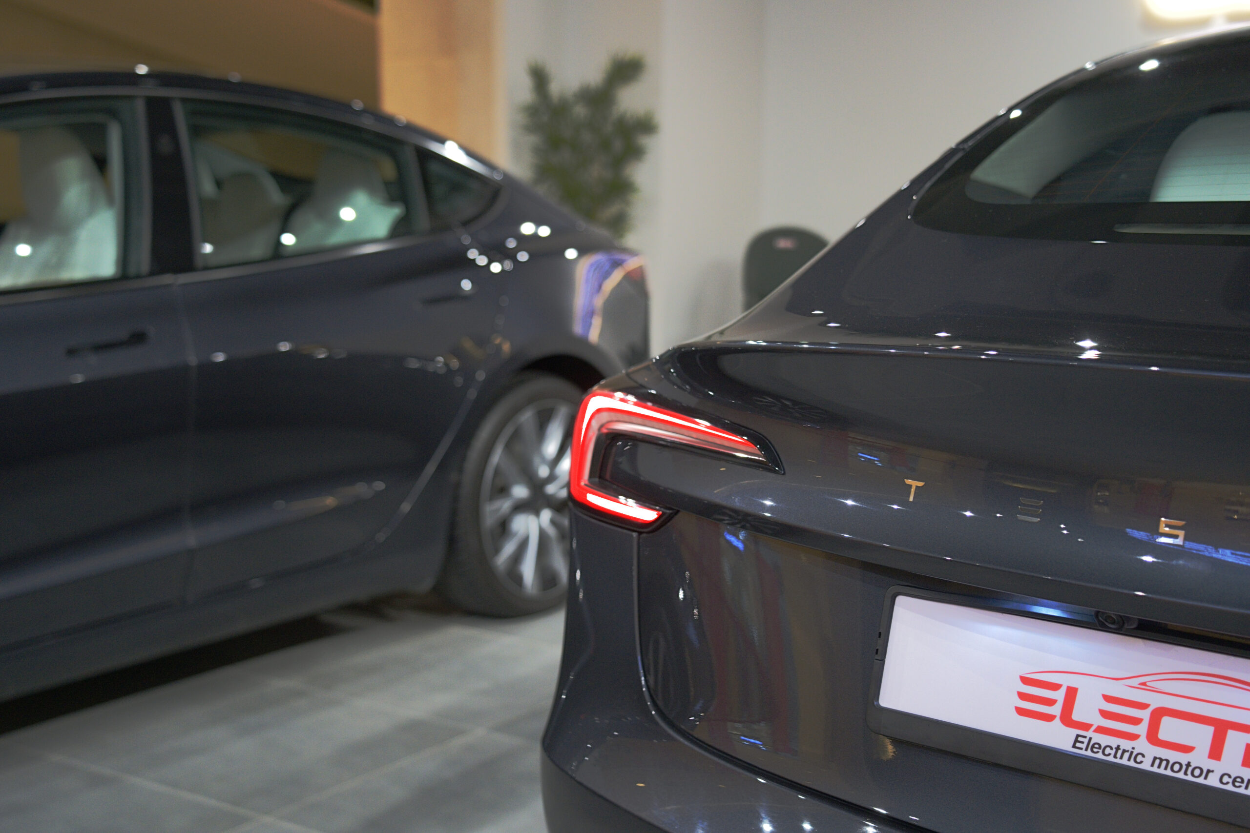 
								Tesla Model 3 Long Range AWD 2025 full									