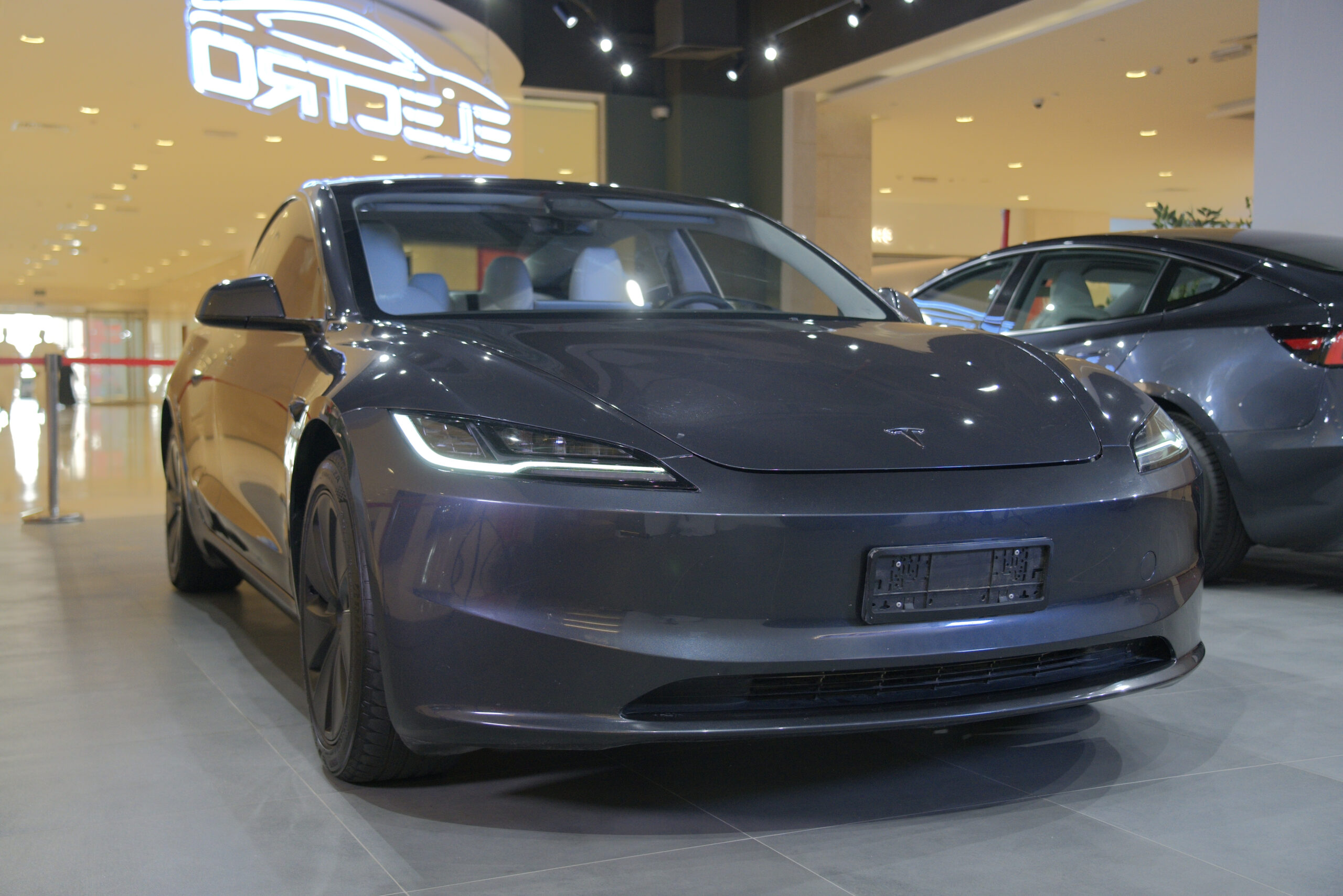 
								Tesla Model 3 Long Range AWD 2025 full									