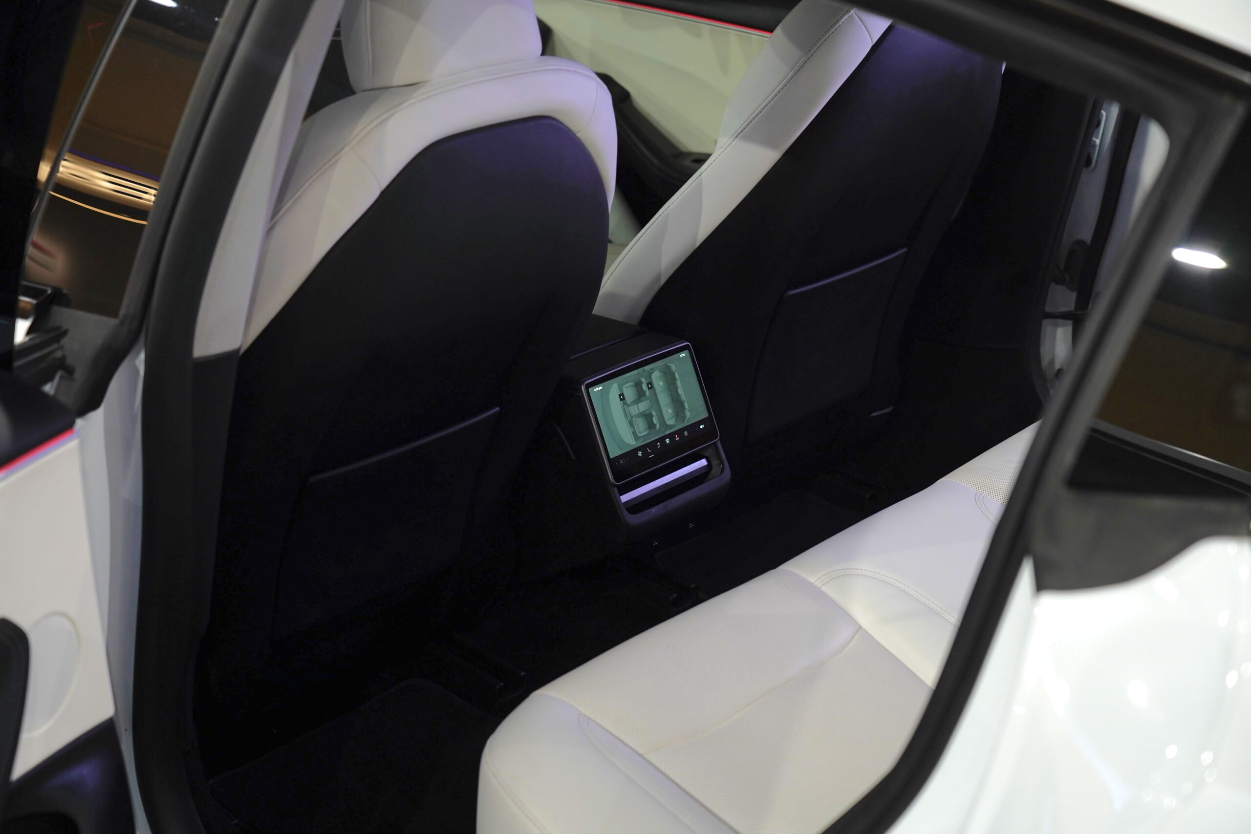 
								Tesla Model 3 Standard Range Plus RWD 2025 full									