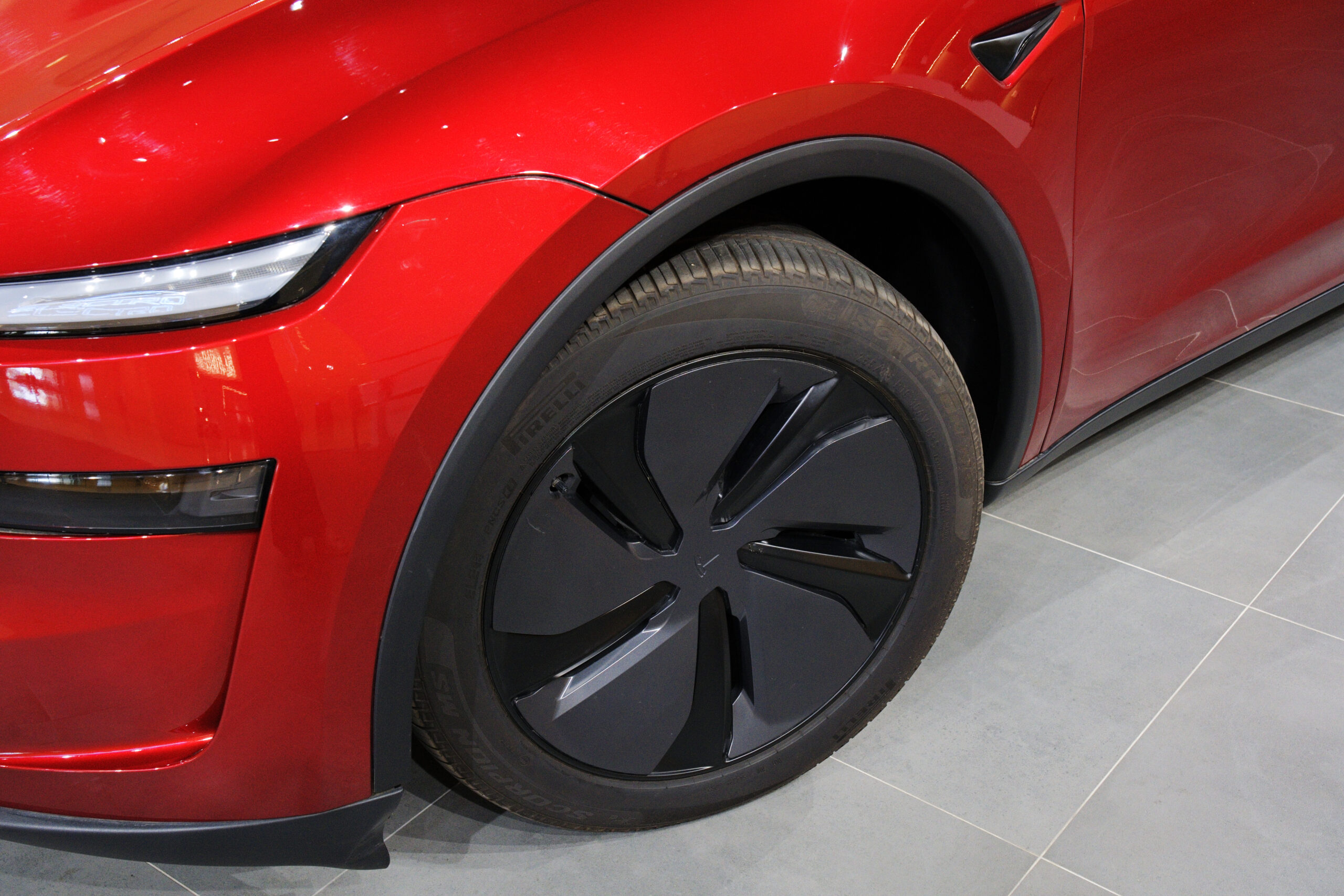 
								Tesla Model Y Long Range AWD 2025 full									
