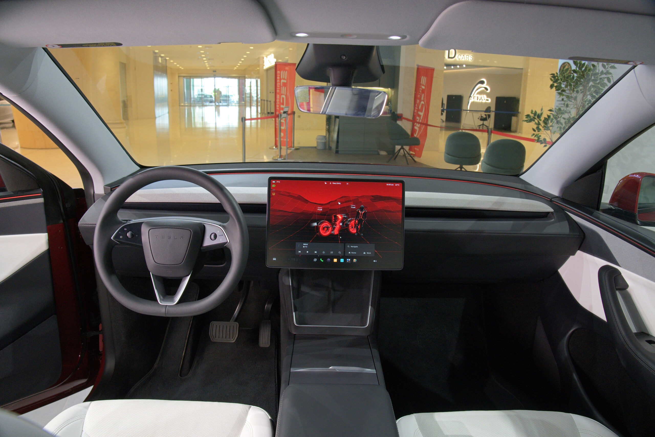
								Tesla Model Y Long Range AWD 2025 full									