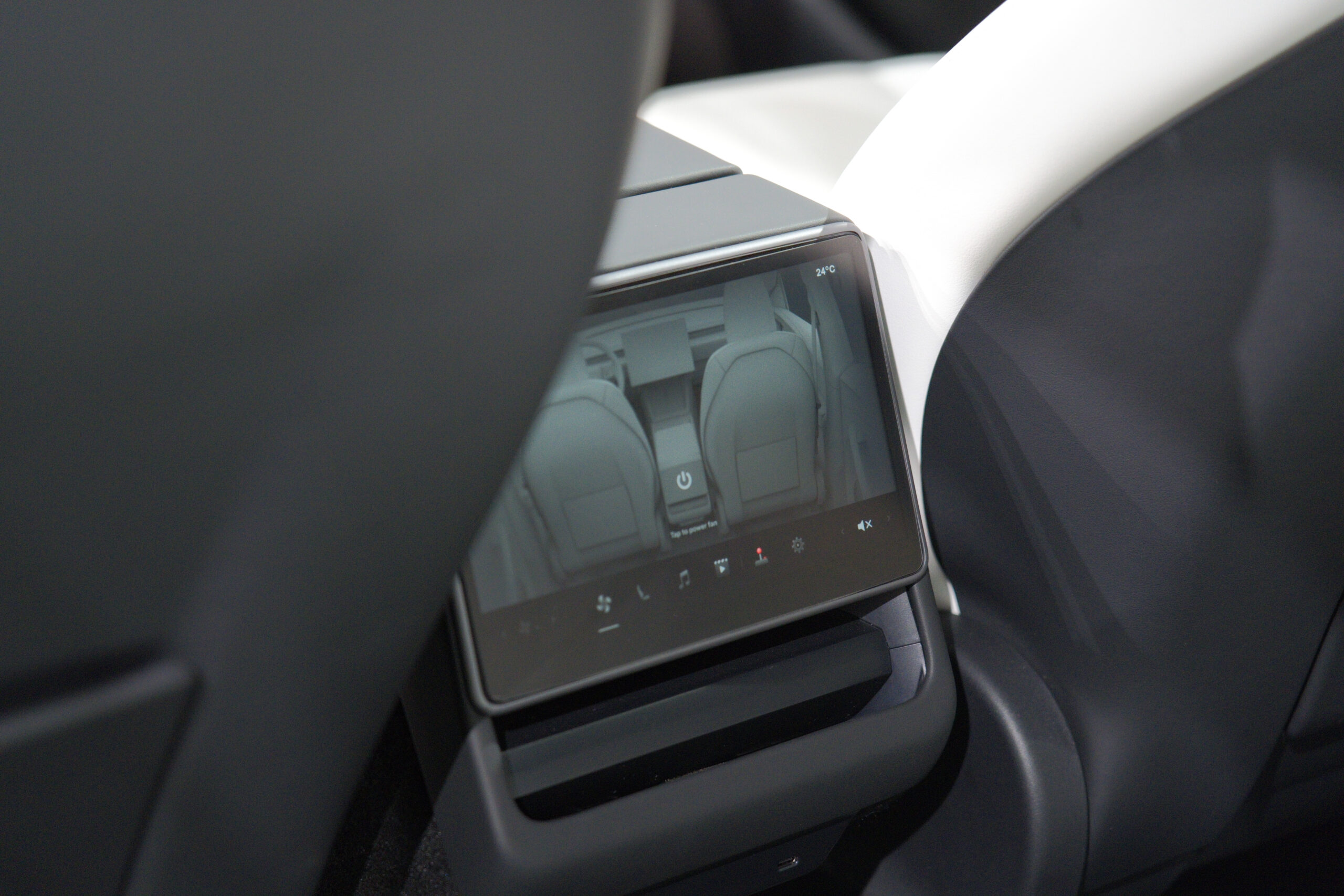 
								Tesla Model Y Long Range AWD 2025 full									