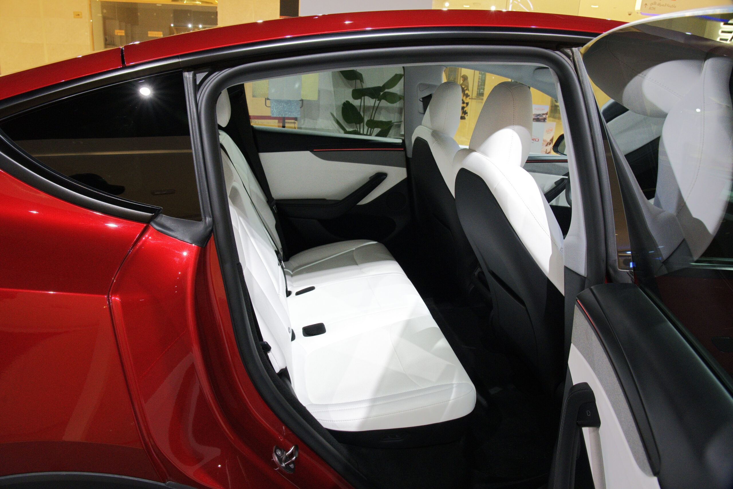 
								Tesla Model Y Long Range AWD 2025 full									