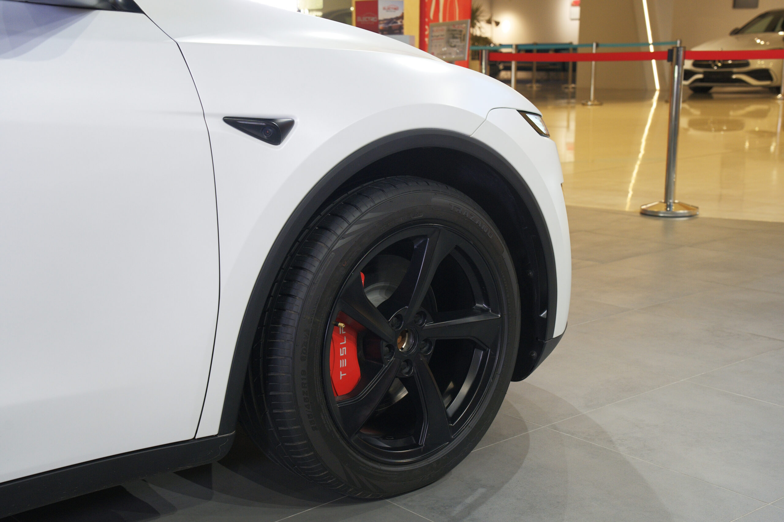 
								Tesla Model Y Long Range AWD 2025 GCC full									