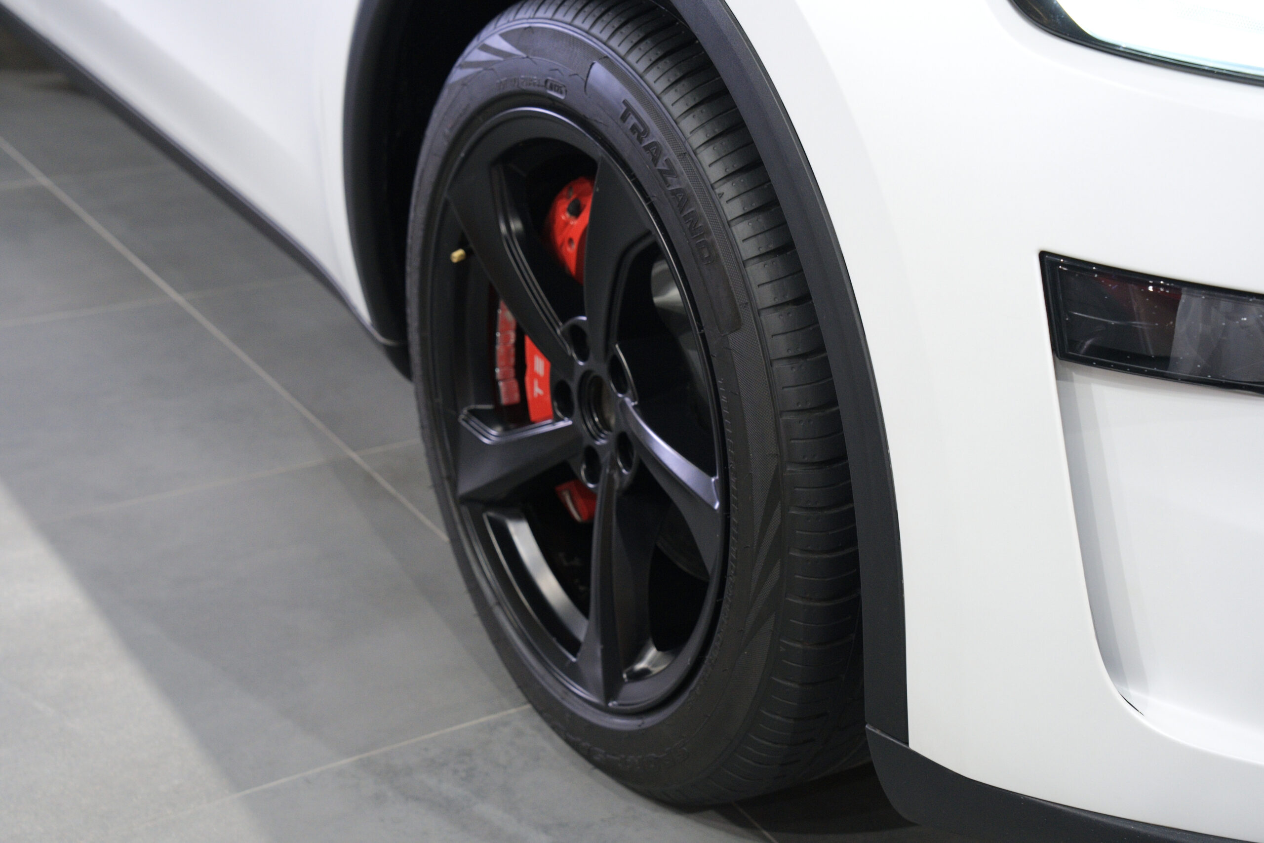 
								Tesla Model Y Long Range AWD 2025 GCC full									