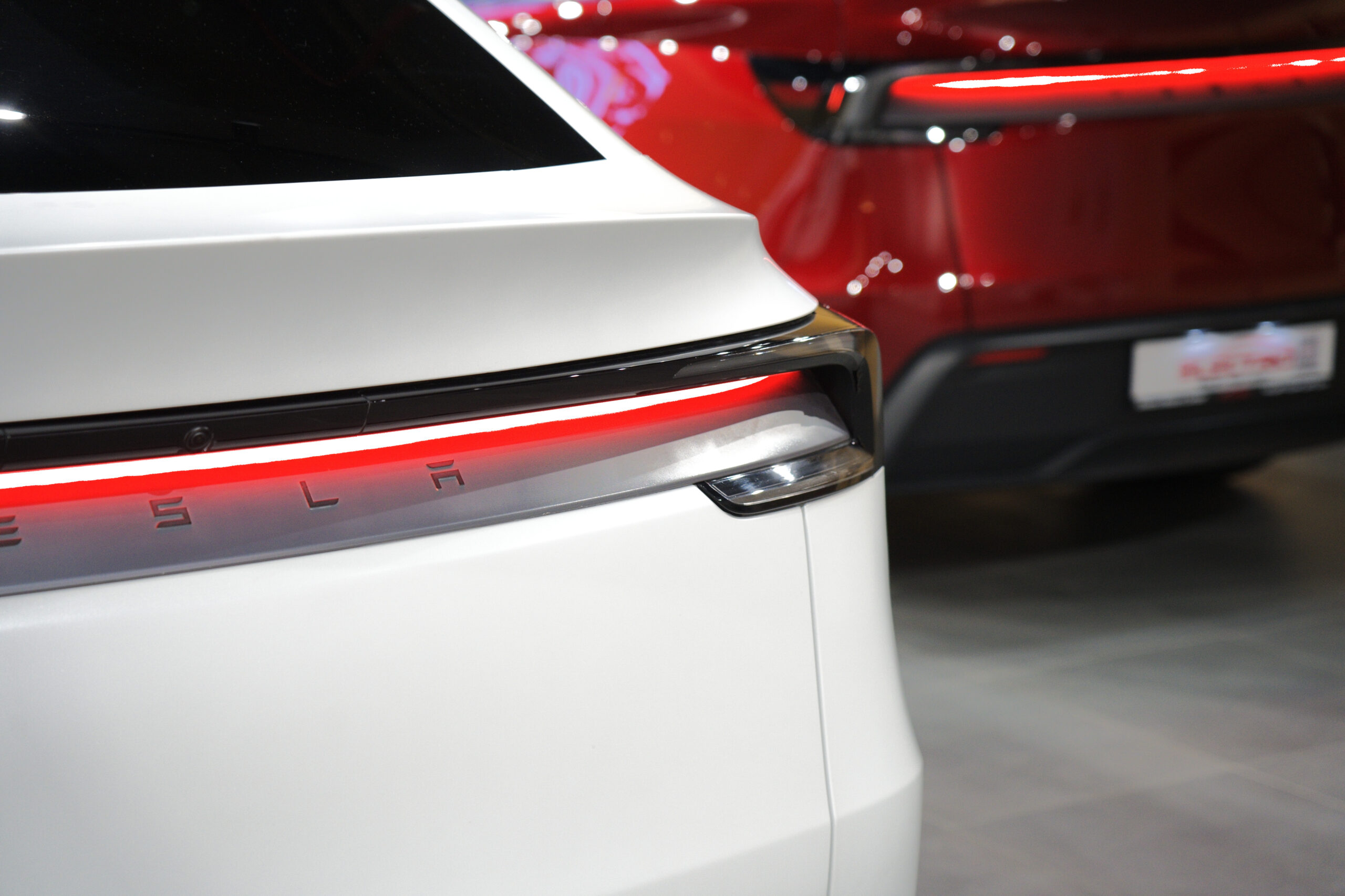 
								Tesla Model Y Long Range AWD 2025 GCC full									