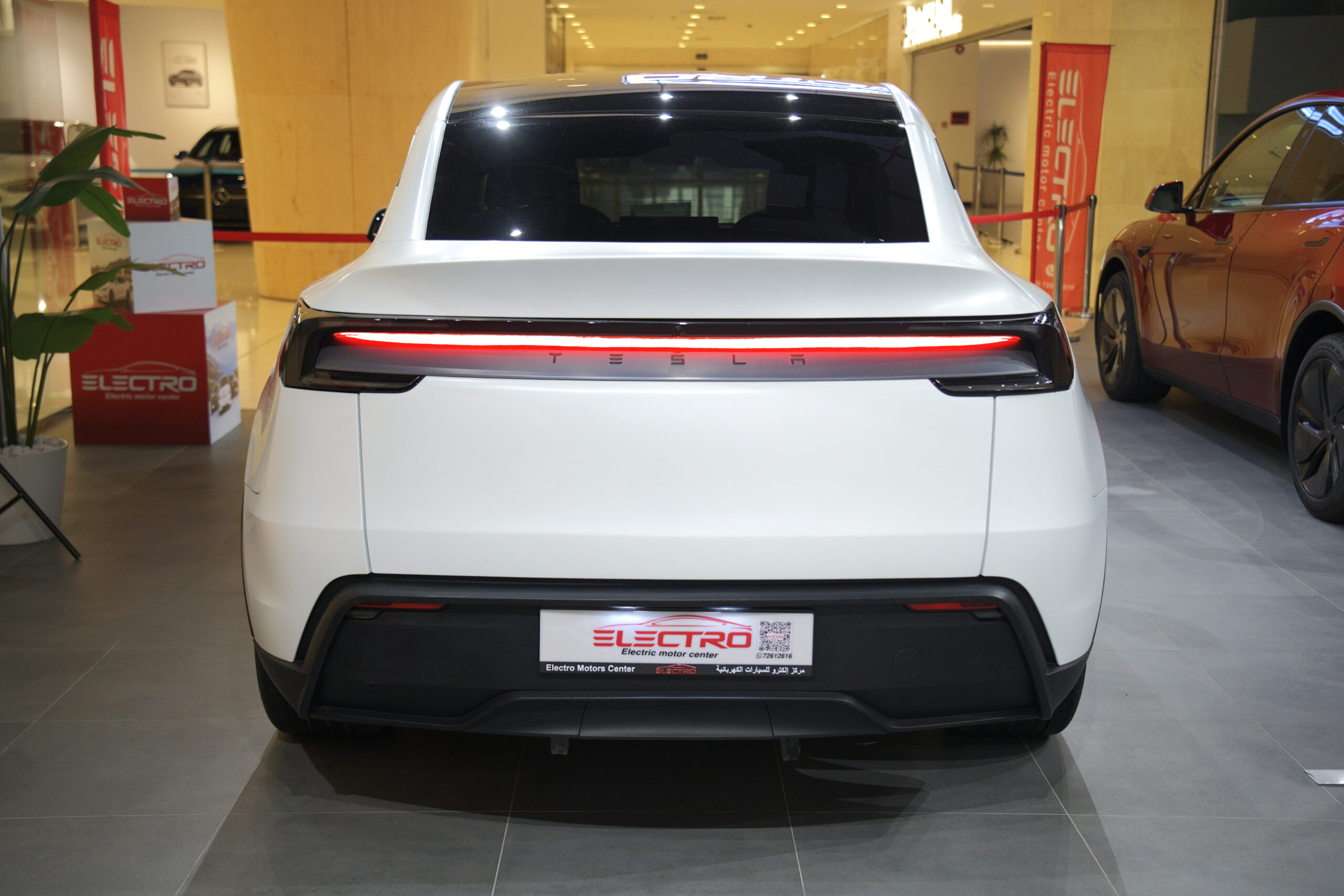 
								Tesla Model Y Long Range AWD 2025 GCC full									