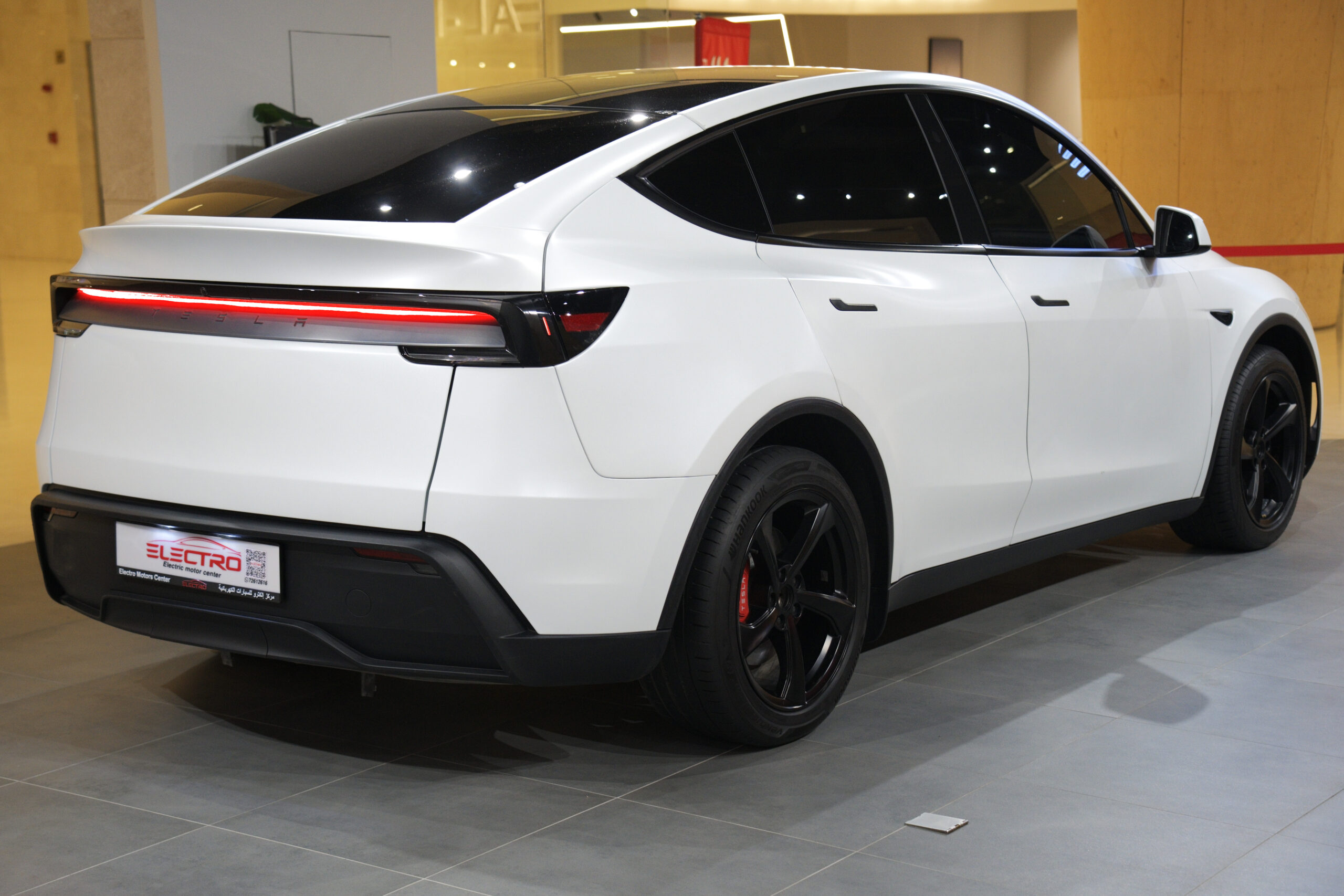 
								Tesla Model Y Long Range AWD 2025 GCC full									