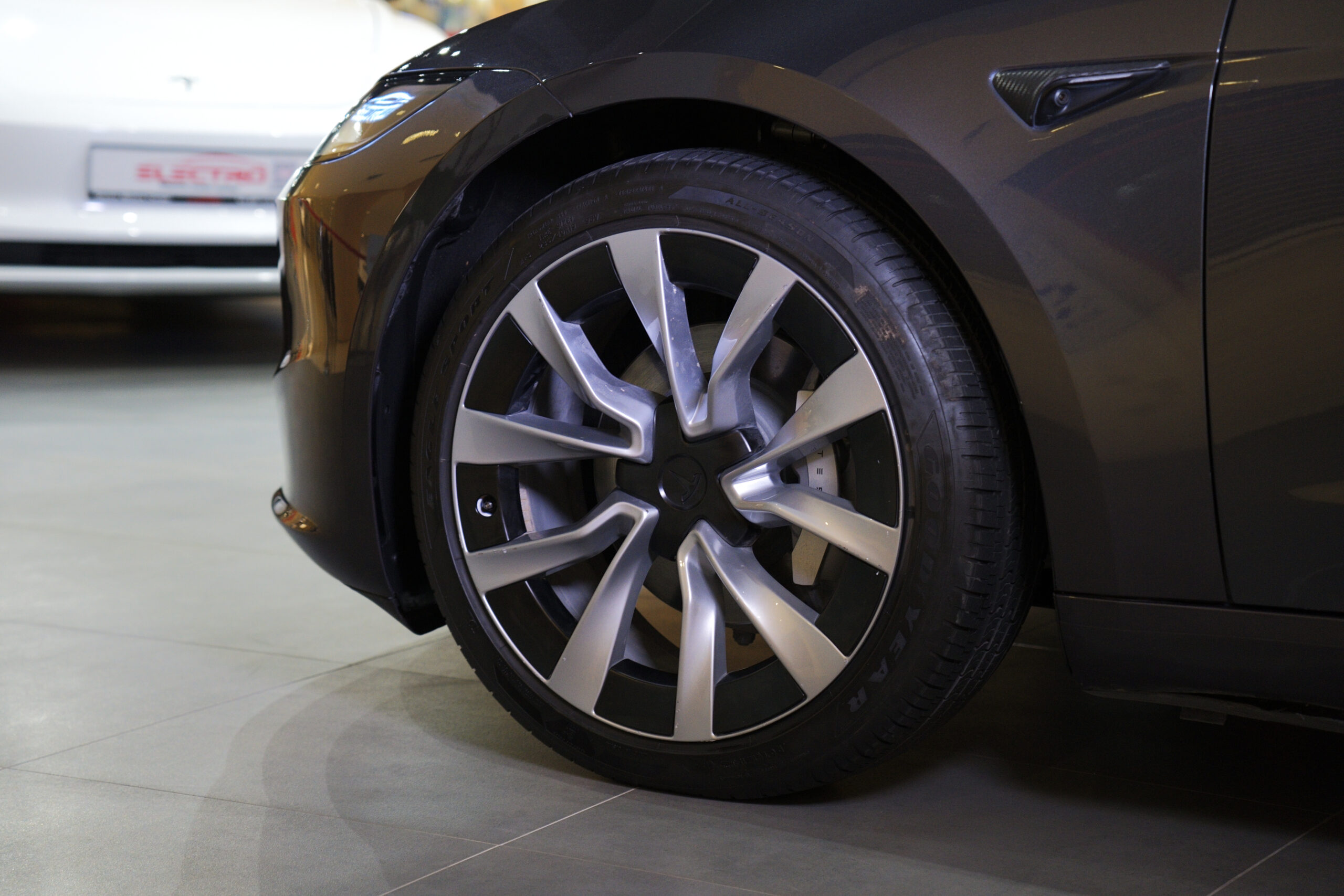 
								Tesla Model 3 Long Range AWD 2024 GCC full									